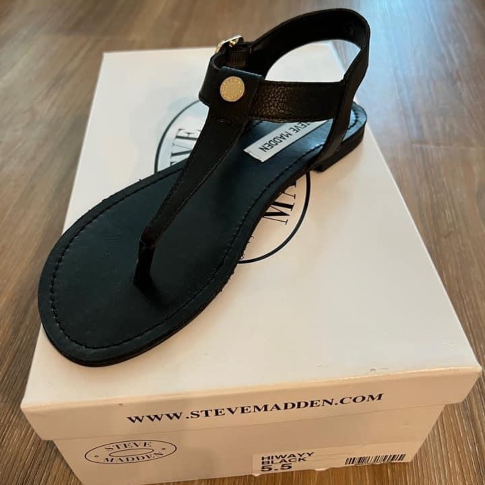 NWT Steve Madden Black Sandals Sz.5.5